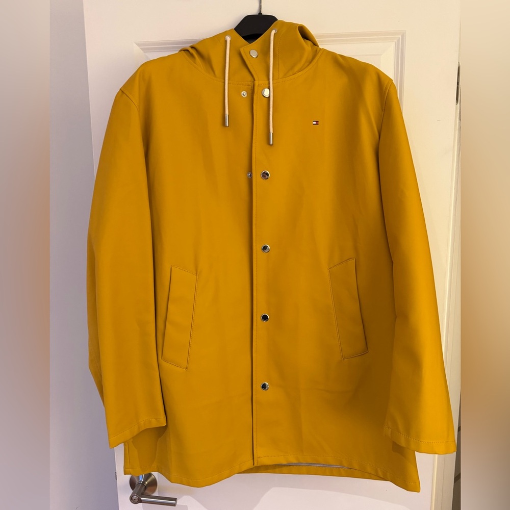 Tommy Hilfiger - Never Worn - Sz Large - Men's Rain Jacket. Mustard Yellow
